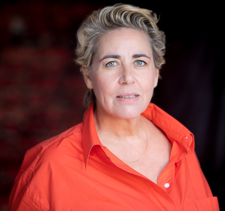 Portrait de Catherine Piffaretti, comédienne et coréférente de la commission « Tunnel de la comédienne de 50 ans » à l’AAFA, engagée pour la représentation des femmes de plus de 50 ans au cinéma.