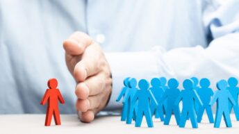 femmes 50 ans travail entreprise discrimination âge