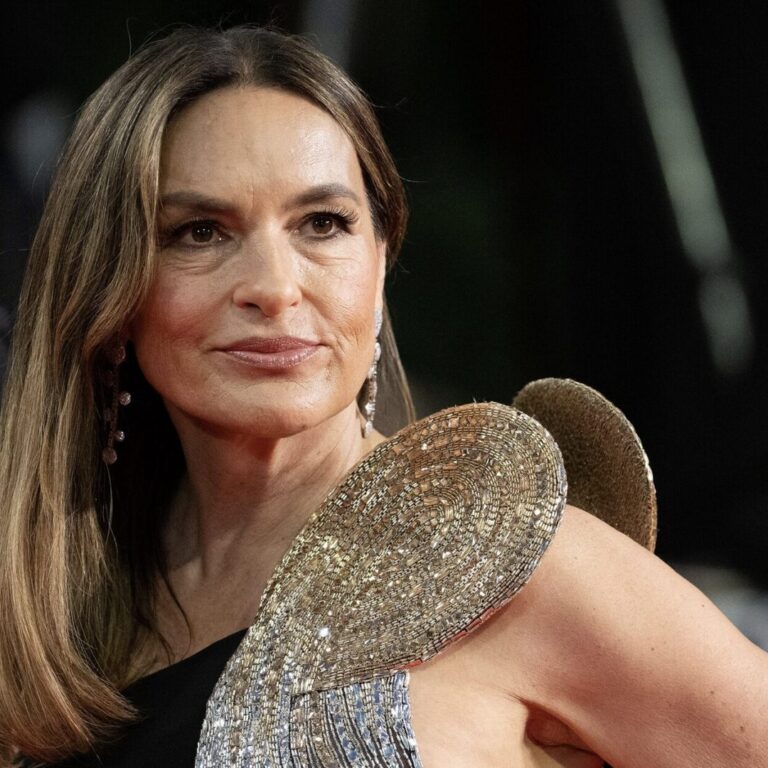 Mariska Hargitay a porté avec Joyful Heart Foundation une campagne nationale sur les kits de viol non analysés aux États-Unis.