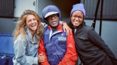 Marine Barnérias pose aux côtés de Jean-Paul et Maëlle, duo du premier épisode de J’irai au bout de tes rêves sur France Télévisions.