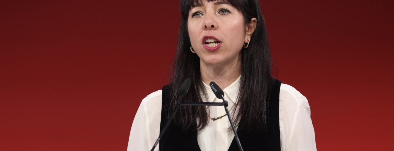 Elif Eralp, candidate de Die Linke à Berlin, lors de la campagne des élections régionales de septembre 2026.